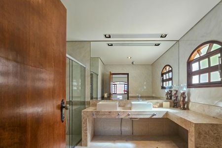 Casa para alugar com 300m², 3 quartos e 5 vagas Casa para alugar com 300m², 3 quartos e 5 vagasBanheiro da suíte 1