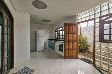 Casa para alugar com 300m², 3 quartos e 5 vagas Casa para alugar com 300m², 3 quartos e 5 vagasCozinha