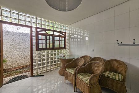 Casa para alugar com 300m², 3 quartos e 5 vagas Casa para alugar com 300m², 3 quartos e 5 vagasCozinha