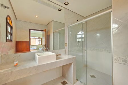 Casa para alugar com 300m², 3 quartos e 5 vagas Casa para alugar com 300m², 3 quartos e 5 vagasBanheiro da suíte 2