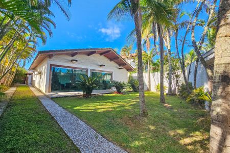 Casa para alugar com 300m², 3 quartos e 5 vagas Casa para alugar com 300m², 3 quartos e 5 vagasfachada