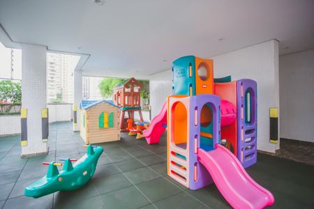 Apartamento à venda com 146m², 3 quartos e 2 vagas Apartamento à venda com 146m², 3 quartos e 2 vagasÁrea Comum - Playground