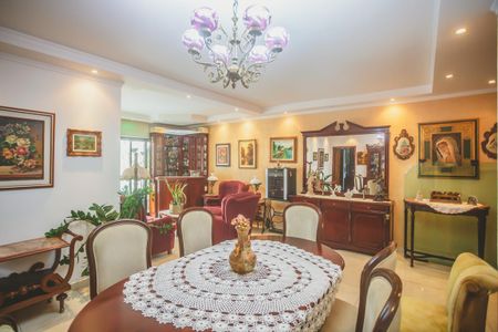 Apartamento à venda com 146m², 3 quartos e 2 vagas Apartamento à venda com 146m², 3 quartos e 2 vagasSala de Jantar