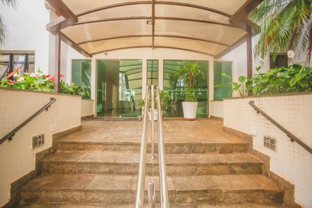 Apartamento à venda com 146m², 3 quartos e 2 vagas Apartamento à venda com 146m², 3 quartos e 2 vagasHall de Entrada