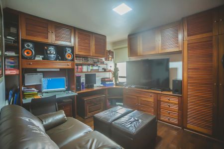 Apartamento à venda com 146m², 3 quartos e 2 vagas Apartamento à venda com 146m², 3 quartos e 2 vagasEscritório