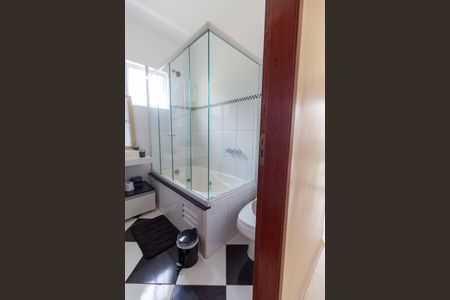 Casa à venda com 194m², 4 quartos e 2 vagas Casa à venda com 194m², 4 quartos e 2 vagasBanheiro