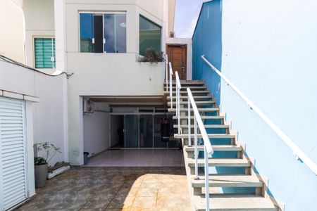 Casa à venda com 194m², 4 quartos e 2 vagas Casa à venda com 194m², 4 quartos e 2 vagasFachada