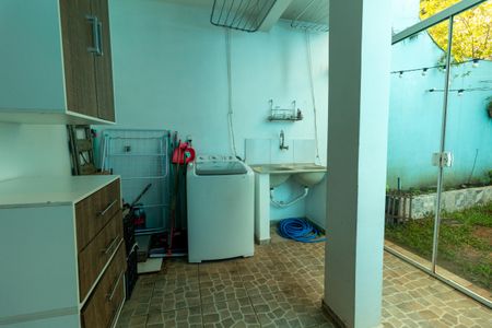 Casa à venda com 194m², 4 quartos e 2 vagas Casa à venda com 194m², 4 quartos e 2 vagasÁrea de Serviço