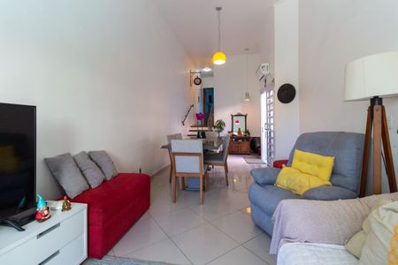 Casa à venda com 194m², 4 quartos e 2 vagas Casa à venda com 194m², 4 quartos e 2 vagasSala