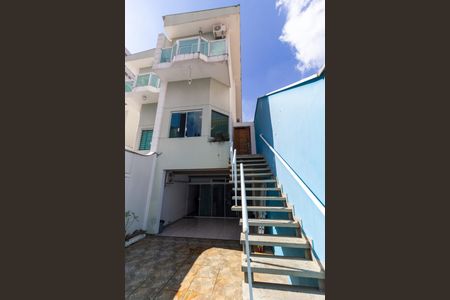 Casa à venda com 194m², 4 quartos e 2 vagas Casa à venda com 194m², 4 quartos e 2 vagasFachada