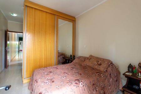 Casa à venda com 194m², 4 quartos e 2 vagas Casa à venda com 194m², 4 quartos e 2 vagasQuarto