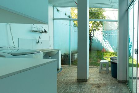 Casa à venda com 194m², 4 quartos e 2 vagas Casa à venda com 194m², 4 quartos e 2 vagasÁrea de Serviço