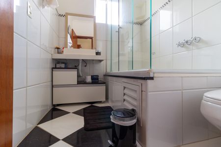 Casa à venda com 194m², 4 quartos e 2 vagas Casa à venda com 194m², 4 quartos e 2 vagasBanheiro