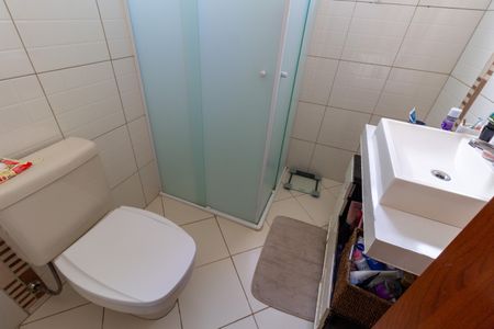 Casa à venda com 194m², 4 quartos e 2 vagas Casa à venda com 194m², 4 quartos e 2 vagasBanheiro da Suite 2