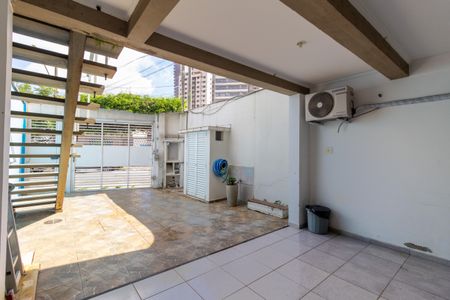 Casa à venda com 194m², 4 quartos e 2 vagas Casa à venda com 194m², 4 quartos e 2 vagasGaragem