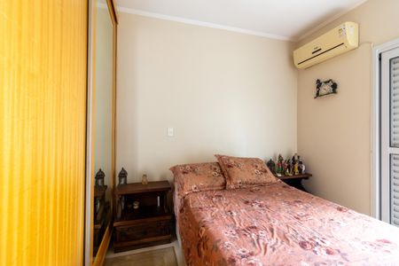 Casa à venda com 194m², 4 quartos e 2 vagas Casa à venda com 194m², 4 quartos e 2 vagasQuarto