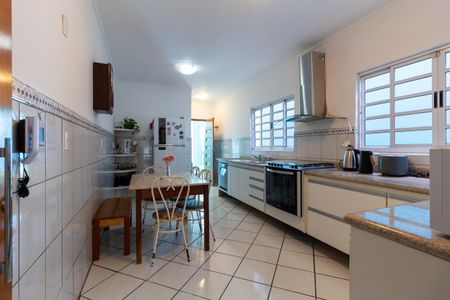Casa à venda com 194m², 4 quartos e 2 vagas Casa à venda com 194m², 4 quartos e 2 vagasCozinha