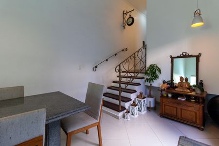 Casa à venda com 194m², 4 quartos e 2 vagas Casa à venda com 194m², 4 quartos e 2 vagasSala