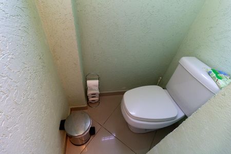 Casa à venda com 194m², 4 quartos e 2 vagas Casa à venda com 194m², 4 quartos e 2 vagasLavabo