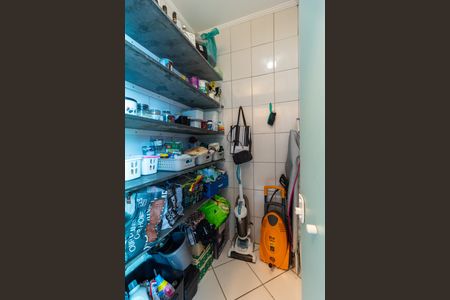 Casa à venda com 194m², 4 quartos e 2 vagas Casa à venda com 194m², 4 quartos e 2 vagasDespensa