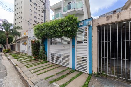Casa à venda com 194m², 4 quartos e 2 vagas Casa à venda com 194m², 4 quartos e 2 vagasFachada