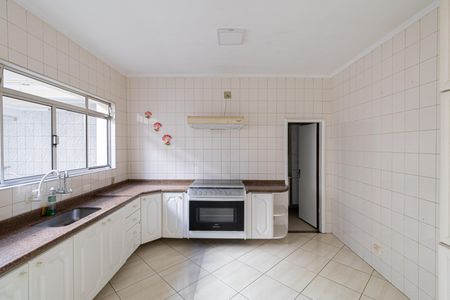 Casa à venda com 227m², 4 quartos e 4 vagas Casa à venda com 227m², 4 quartos e 4 vagasCozinha