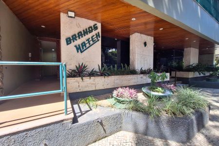 Apartamento para alugar com 80m², 2 quartos e 1 vaga Apartamento para alugar com 80m², 2 quartos e 1 vagaFachada