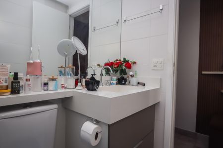 Apartamento à venda com 73m², 2 quartos e 1 vaga Apartamento à venda com 73m², 2 quartos e 1 vagaBanheiro da Suite