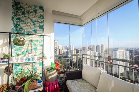 Apartamento à venda com 73m², 2 quartos e 1 vaga Apartamento à venda com 73m², 2 quartos e 1 vagaVaranda