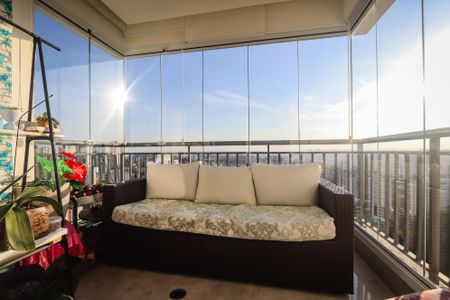 Apartamento à venda com 73m², 2 quartos e 1 vaga Apartamento à venda com 73m², 2 quartos e 1 vagaVaranda