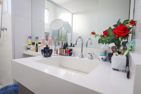 Apartamento à venda com 73m², 2 quartos e 1 vaga Apartamento à venda com 73m², 2 quartos e 1 vagaBanheiro da Suite