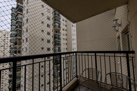 Varanda de apartamento para alugar com 2 quartos, 68m² em Jardim Tupanci, Barueri