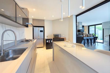 Casa para alugar com 422m², 4 quartos e 3 vagas Casa para alugar com 422m², 4 quartos e 3 vagasCozinha / Área Gourmet