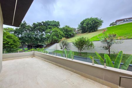 Casa para alugar com 422m², 4 quartos e 3 vagas Casa para alugar com 422m², 4 quartos e 3 vagasVaranda