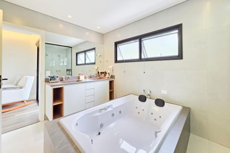 Casa para alugar com 422m², 4 quartos e 3 vagas Casa para alugar com 422m², 4 quartos e 3 vagasBanheiro da Suíte 2