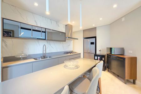 Casa para alugar com 422m², 4 quartos e 3 vagas Casa para alugar com 422m², 4 quartos e 3 vagasCozinha / Área Gourmet