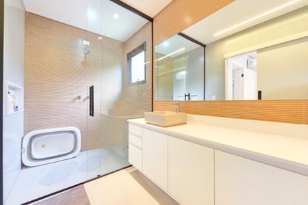 Casa para alugar com 422m², 4 quartos e 3 vagas Casa para alugar com 422m², 4 quartos e 3 vagasBanheiro da Suíte