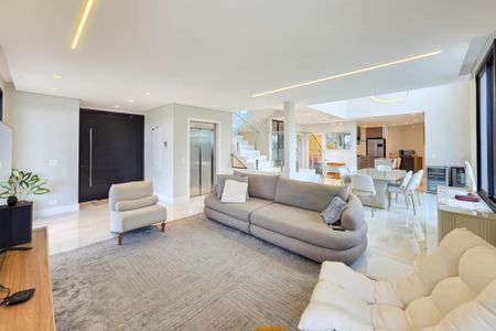 Casa para alugar com 422m², 4 quartos e 3 vagas Casa para alugar com 422m², 4 quartos e 3 vagasSala