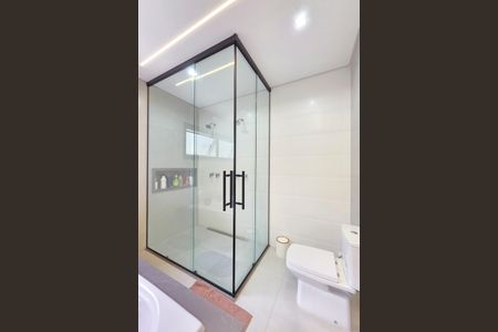 Casa para alugar com 422m², 4 quartos e 3 vagas Casa para alugar com 422m², 4 quartos e 3 vagasBanheiro da Suíte 2