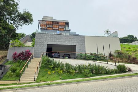 Casa para alugar com 422m², 4 quartos e 3 vagas Casa para alugar com 422m², 4 quartos e 3 vagasFachada