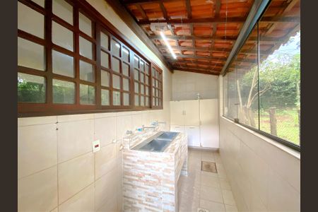 Casa à venda com 4500m², 5 quartos e 4 vagas Casa à venda com 4500m², 5 quartos e 4 vagasÁrea de Serviço