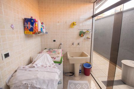 Casa à venda com 290m², 3 quartos e 6 vagas Casa à venda com 290m², 3 quartos e 6 vagasÁrea de Serviço