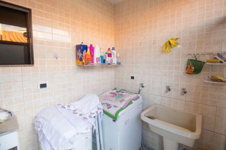 Casa à venda com 290m², 3 quartos e 6 vagas Casa à venda com 290m², 3 quartos e 6 vagasÁrea de Serviço