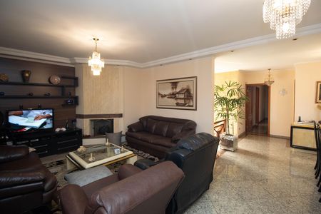 Casa à venda com 290m², 3 quartos e 6 vagas Casa à venda com 290m², 3 quartos e 6 vagasSala