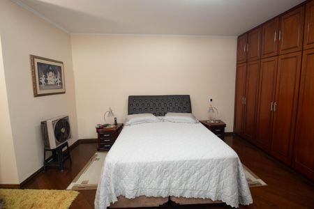 Casa à venda com 290m², 3 quartos e 6 vagas Casa à venda com 290m², 3 quartos e 6 vagasSuíte 3
