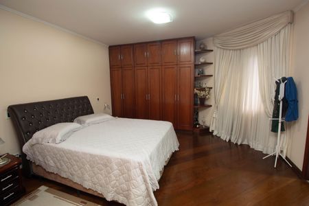 Casa à venda com 290m², 3 quartos e 6 vagas Casa à venda com 290m², 3 quartos e 6 vagasSuíte 3