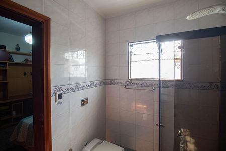Casa à venda com 290m², 3 quartos e 6 vagas Casa à venda com 290m², 3 quartos e 6 vagasBanheiro da Suíte 2