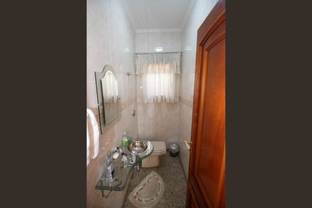 Casa à venda com 290m², 3 quartos e 6 vagas Casa à venda com 290m², 3 quartos e 6 vagasLavabo