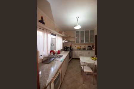 Casa à venda com 290m², 3 quartos e 6 vagas Casa à venda com 290m², 3 quartos e 6 vagasCozinha