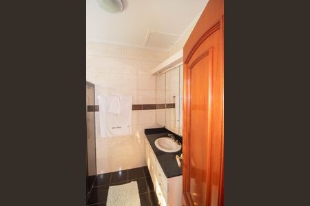 Casa à venda com 290m², 3 quartos e 6 vagas Casa à venda com 290m², 3 quartos e 6 vagasBanheiro da Suíte 1